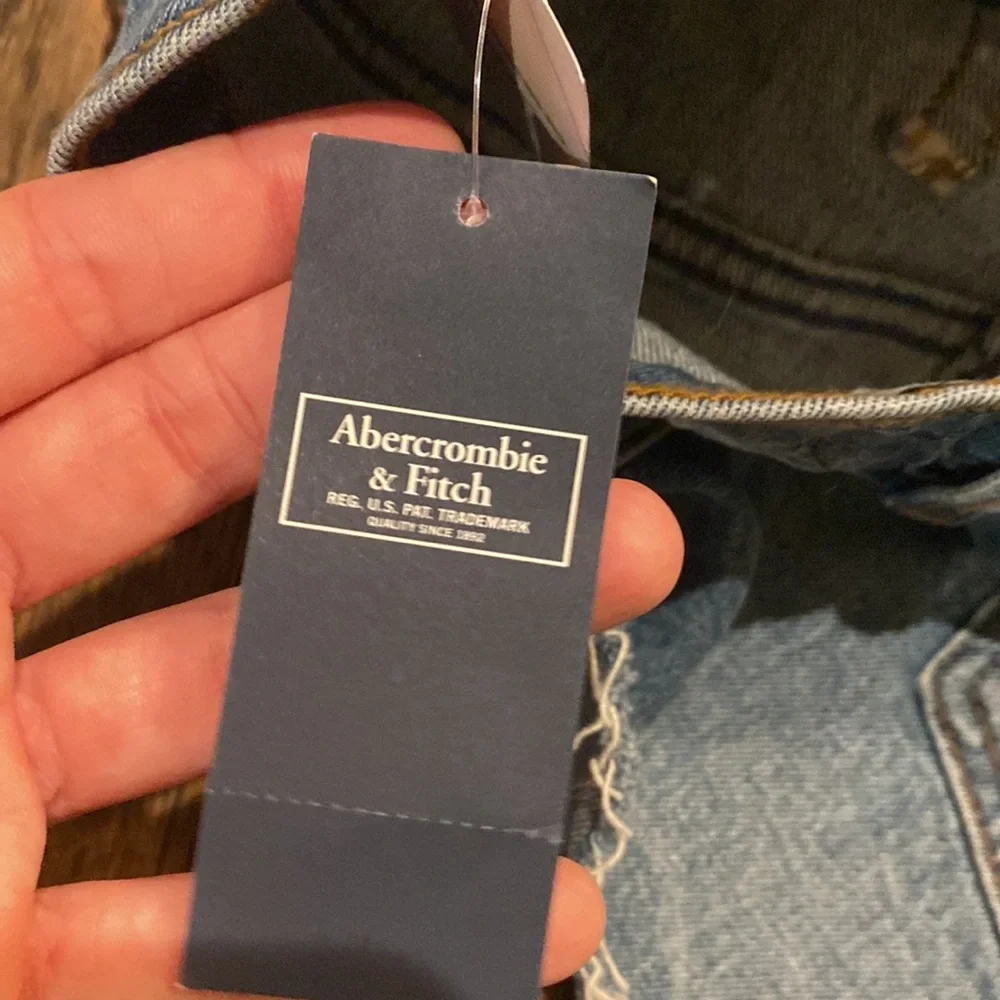 Abercrombie & Fitch “The Mom Short” Jean Shorts - Picture 7 of 8